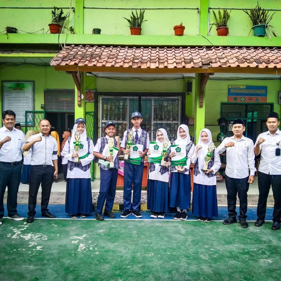 MTSN 2 BORONG JUARA LOMBA DI DARUNNAJAH